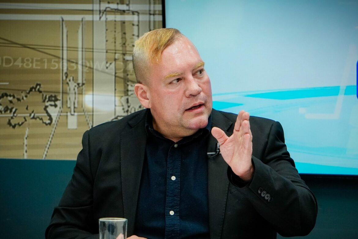 Abogado Álvarez: “Una oposición, si realmente existiera, avalaría aquello que sea positivo para las mayorías de este país”