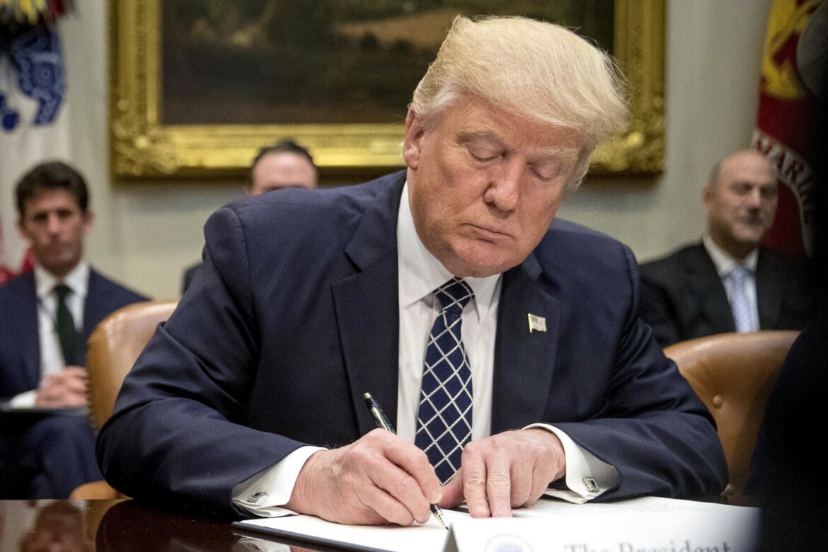 Trump demanda oficialmente al Wall Street Journal por la publicación de su supuesta carta a Jeffrey Epstein