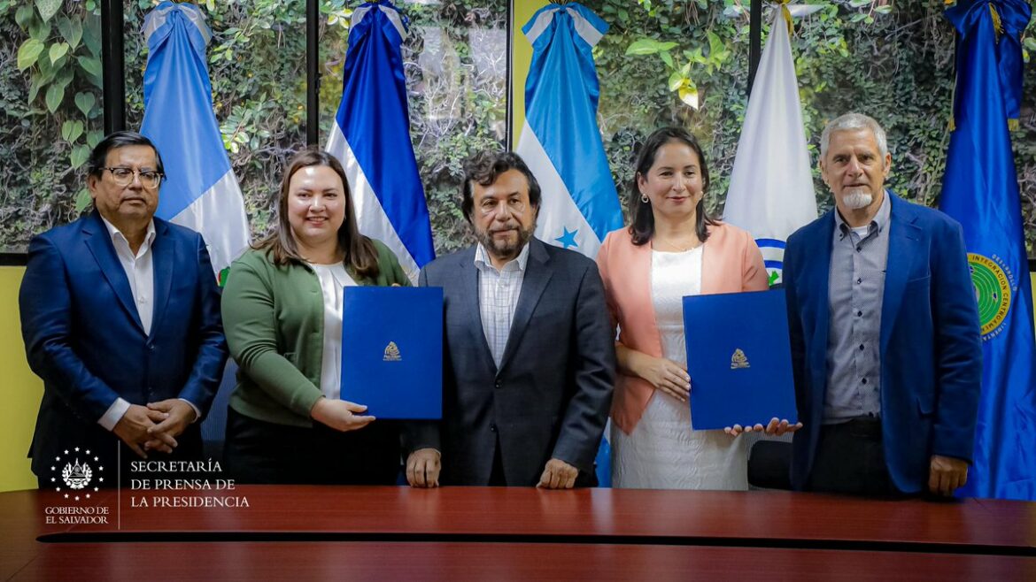 Firman acuerdo para restauración del río Lempa, el recurso hídrico más importante del país