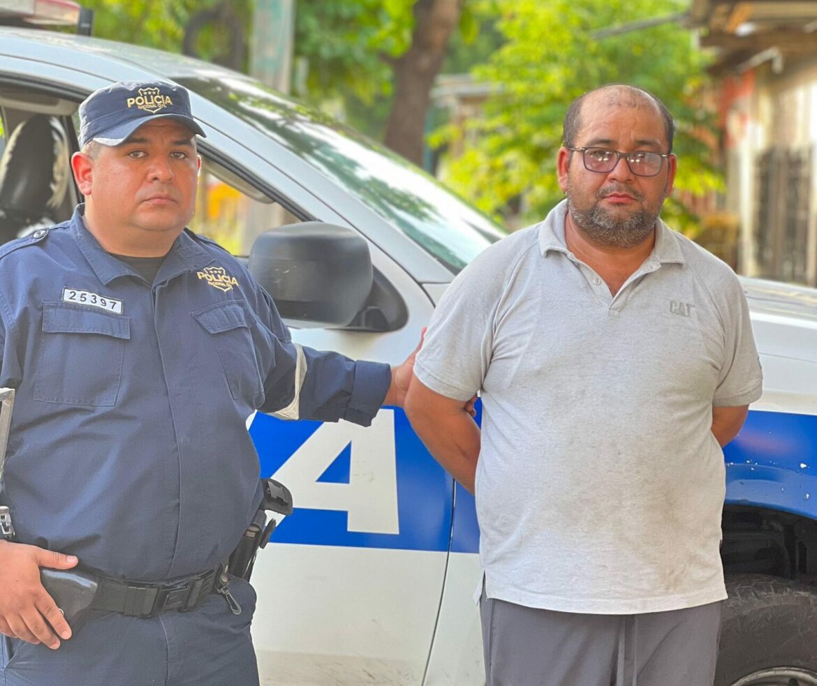 Detenido hombre que ocasionó un accidente y embistió con su vehículo a dos gestores de tránsito