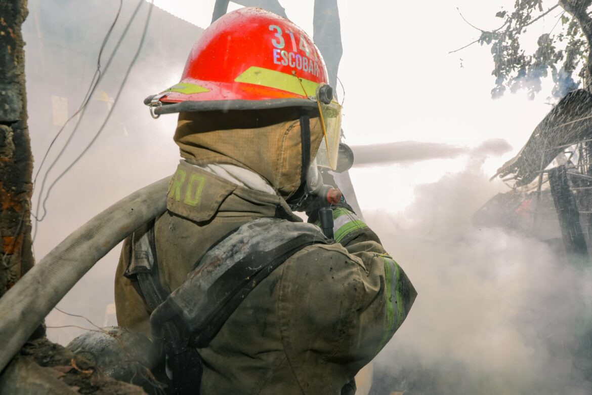 Se incendia vivienda en la colonia Santa Leonor del distrito de San Marcos, San Salvador Sur