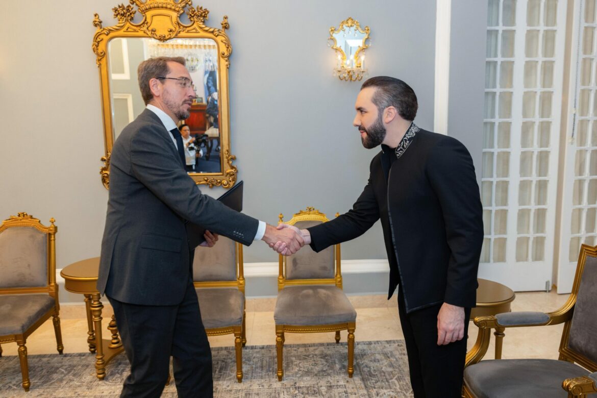 Nuevo embajador de la Unión Europea presenta credenciales al presidente Bukele