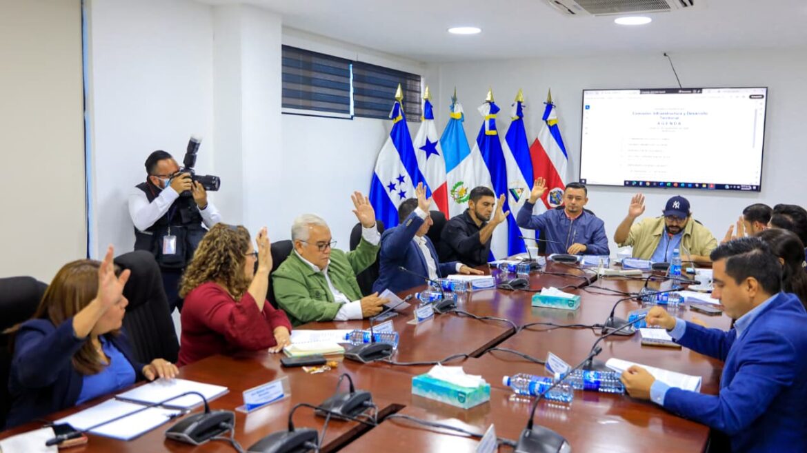 Familias de Caserío La Concordia en Jiquilisco podrán obtener títulos de propiedad tras más de 40 años de espera