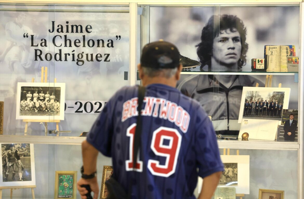 Exmundialista Jaime “La Chelona” Rodríguez recibe emotiva despedida en la capital