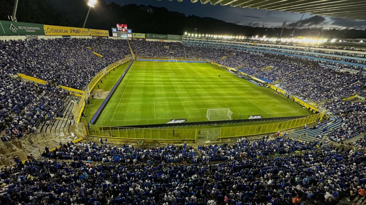Estos son los precios para alentar a La Selecta en octubre en el estadio Cuscatlán