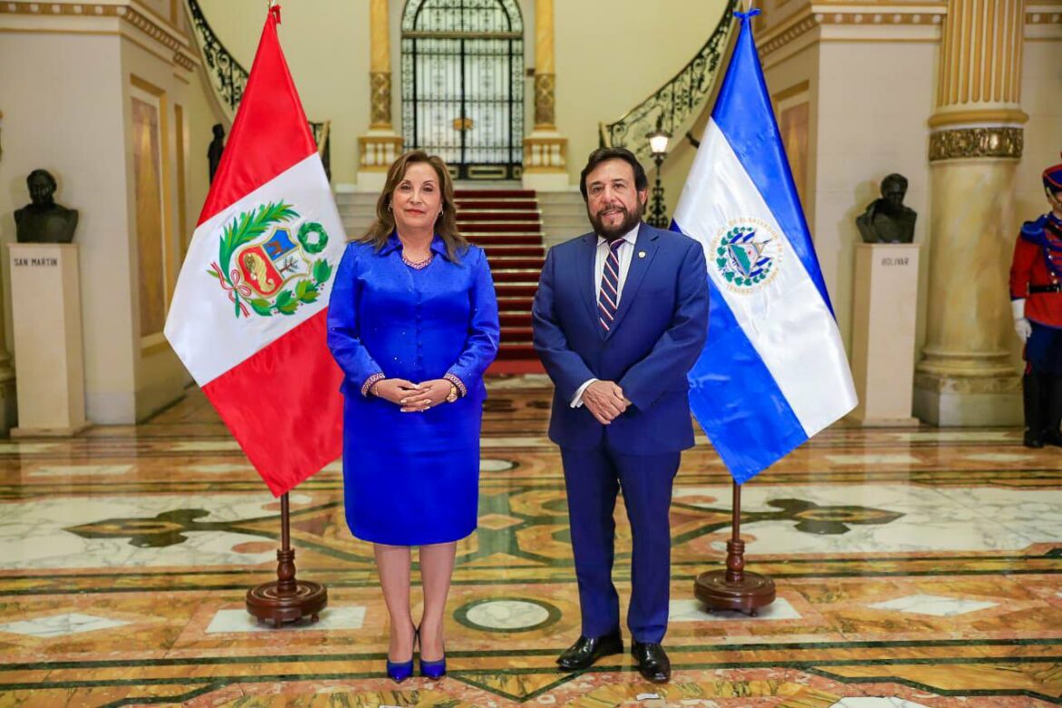 Vicepresidente Félix Ulloa se reúne con la presidenta del Perú, Dina Boluarte