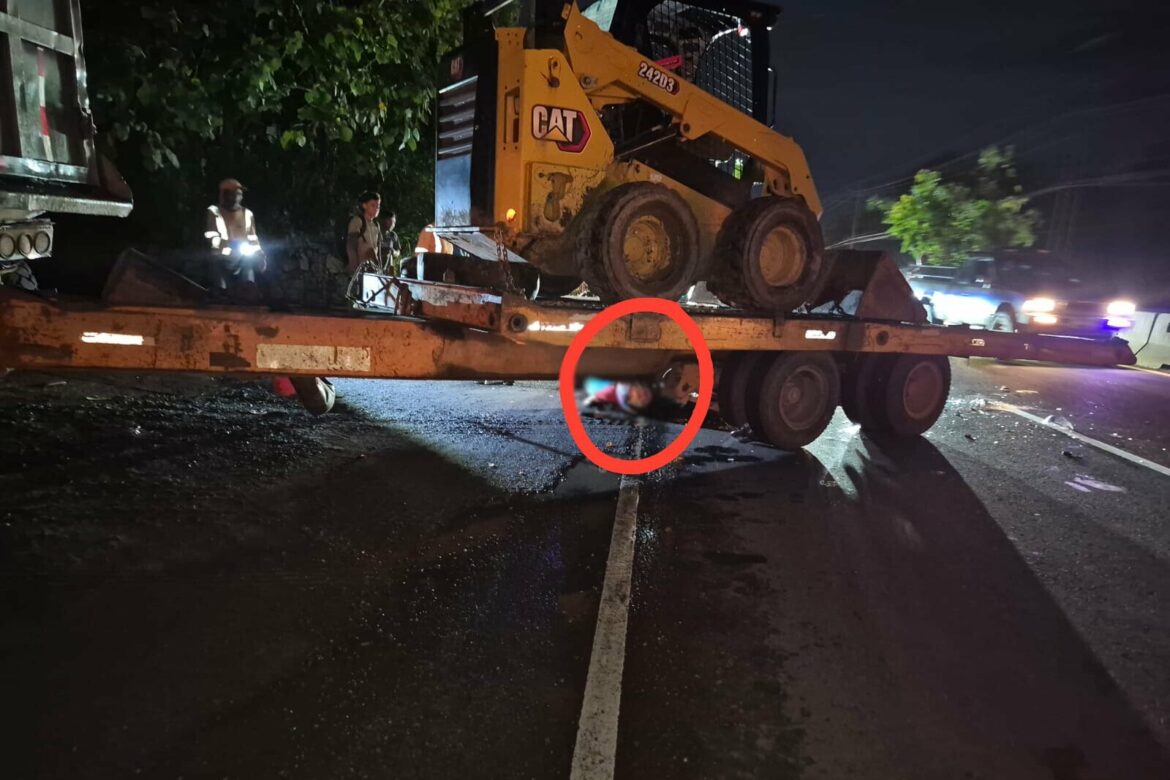 Un motociclista muere y otra persona resulta gravemente herido tras chocar contra rastra en carretera a Santa Ana