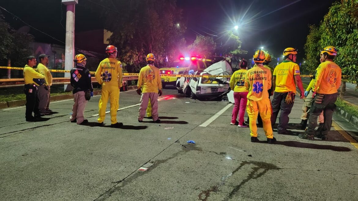 Copiloto fallece decapitado en carretera a Comalapa luego de que conductor ebrio impactara contra una rastra