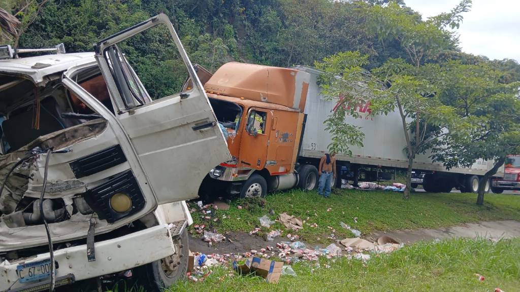 Dos muertos y varios heridos en cuádruple accidente en San Vicente