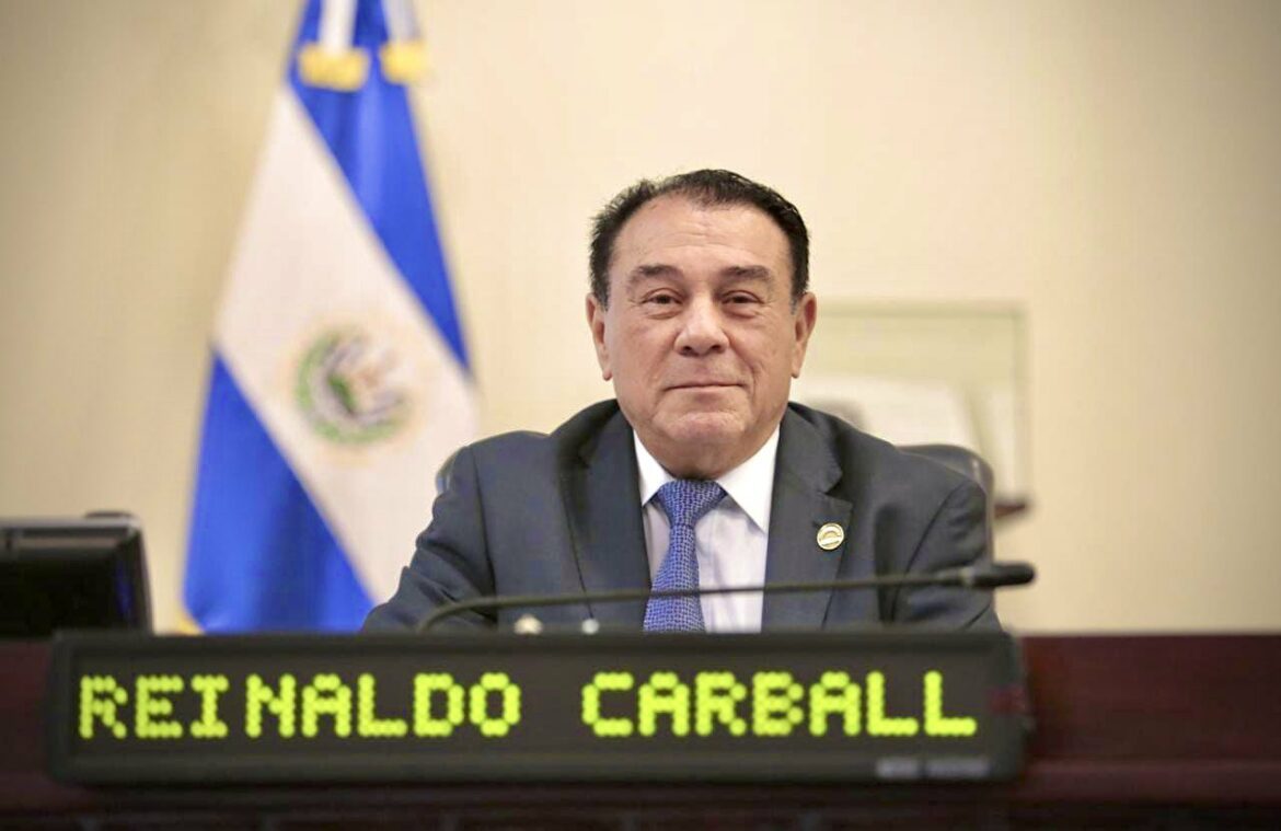 Diputado Reynaldo Carballo apoya obras de acceso en comunidad de Moncagua