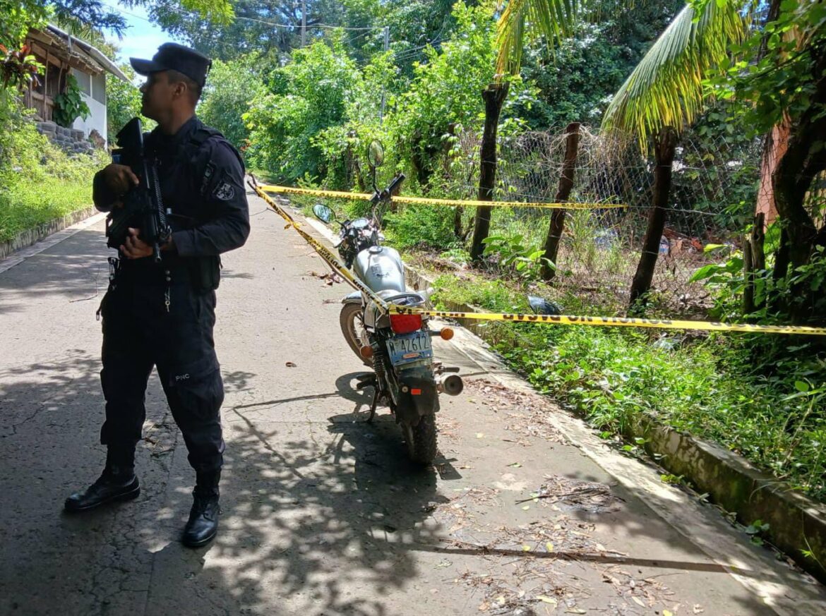 PNC detiene a motociclista ebrio con vehículo robado en San Vicente
