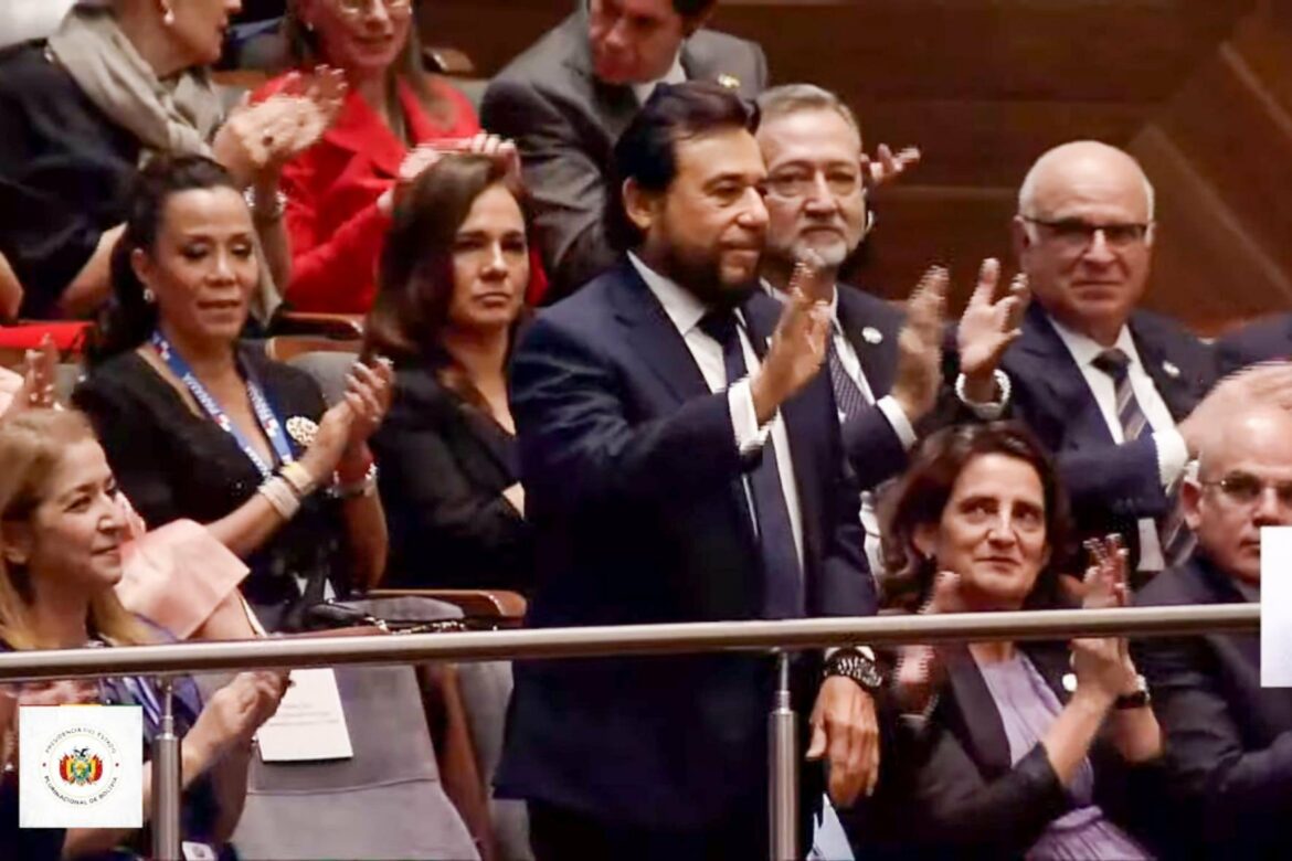 Bukele y Ulloa Jr. son ovacionados en toma de posesión de Paz en Bolivia