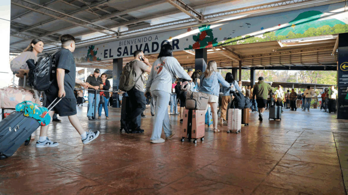 Más de 33,000 salvadoreños retornados han recibido apoyo gubernamental desde 2020