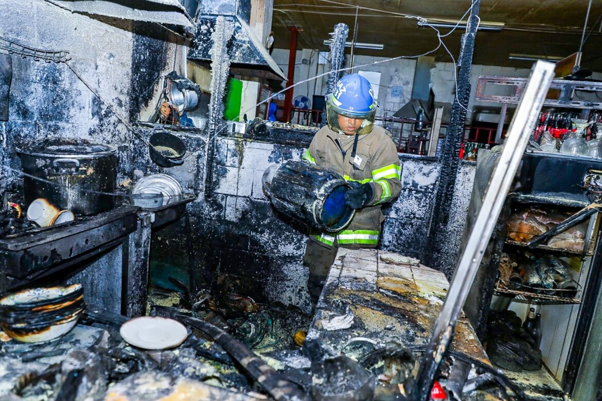 Instituciones controlan conato de incendio en edificio 7 del Mercado Central