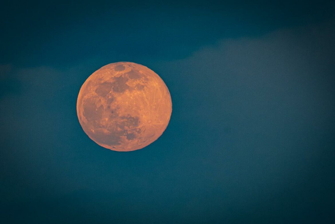 Superluna “Luna Fría” ilumina el cielo salvadoreño y no se repetirá hasta 2042