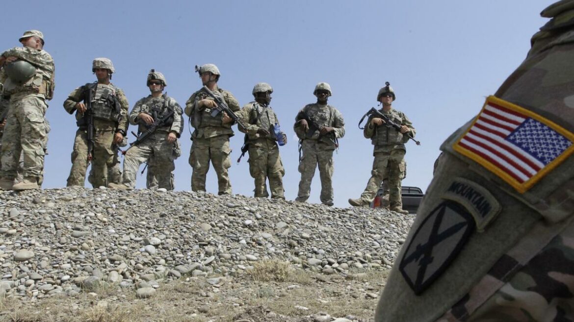 Embajada de EE. UU. desmiente que migrantes indocumentados puedan unirse al ejército para legalizar su estatus