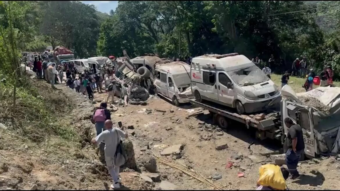 Explosión en Vía Panamericana deja 19 civiles muertos