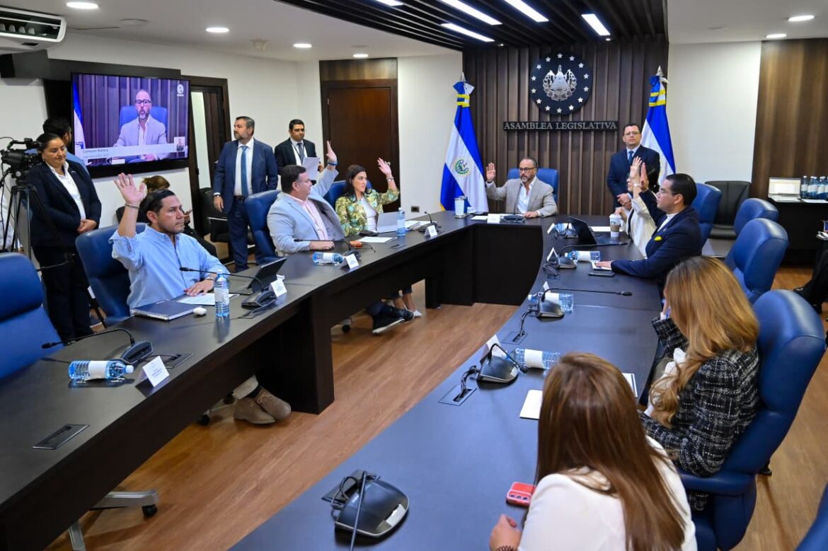 Comisión Política convoca a cancillería, RNPN y TSE para analizar reformas electorales