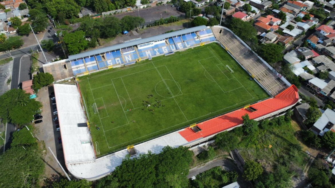 Estadios Barraza, Quiteño, Toledo Valle y otros  serán remodelados con fondos del BCIE
