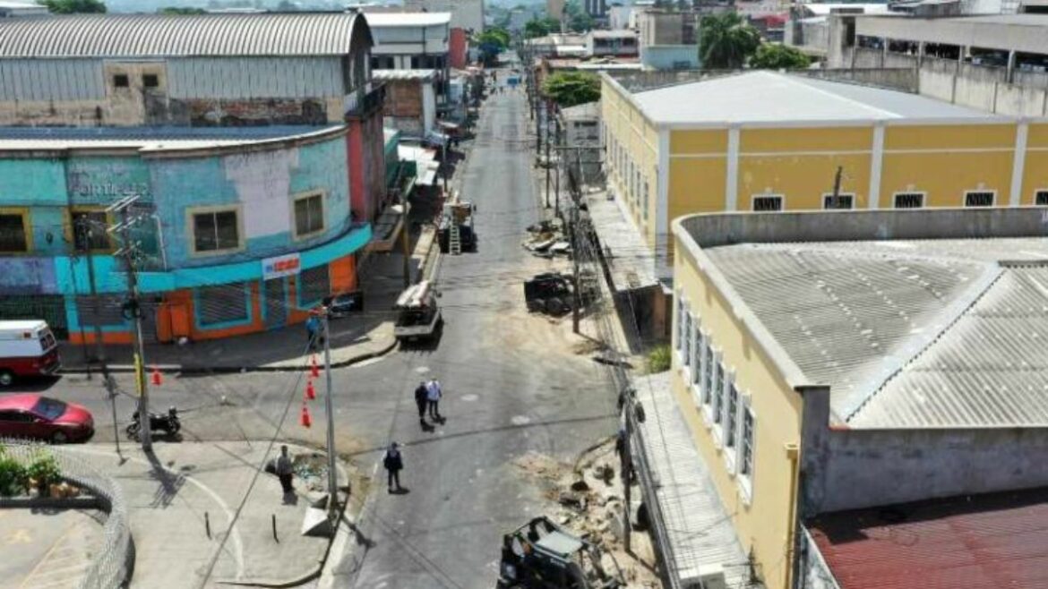 Despliegan a 800 empleados municipales para limpiar zonas recuperadas en la capital