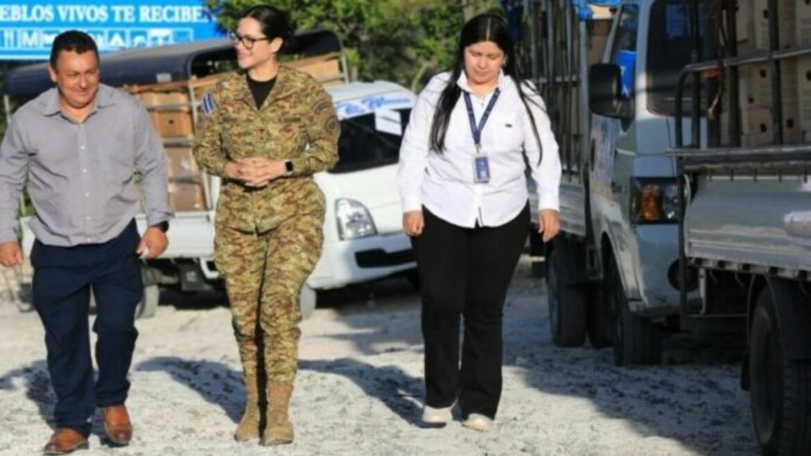 Honduras prohíbe el ingreso de 1,900 paquetes escolares para niños salvadoreños en Nahuaterique