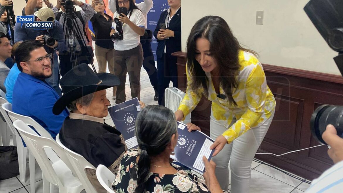 Gobierno entrega 154 escrituras a familias afectadas por ARGOZ
