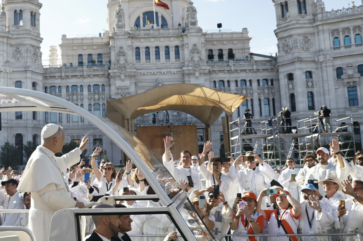 Más de un millón doscientas mil personas asistieron a la misa del papa en Madrid