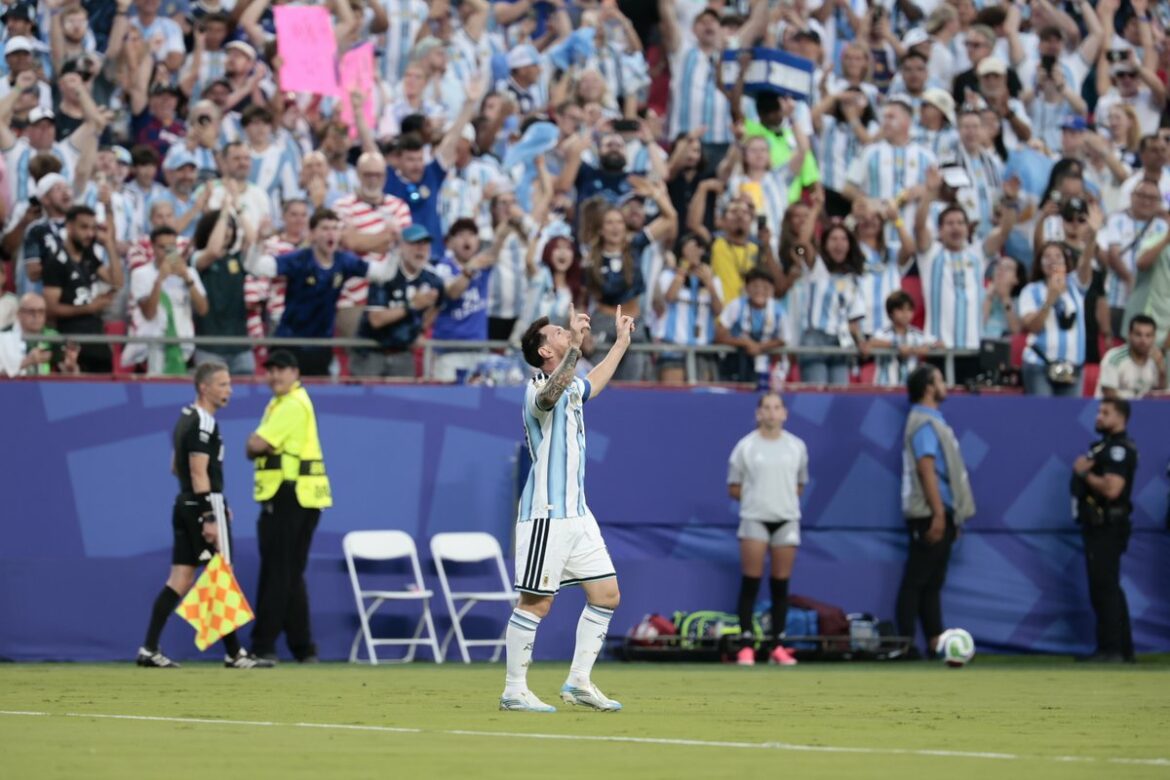 Messi firma un histórico triplete y alcanza a Klose como máximo goleador de los Mundiales