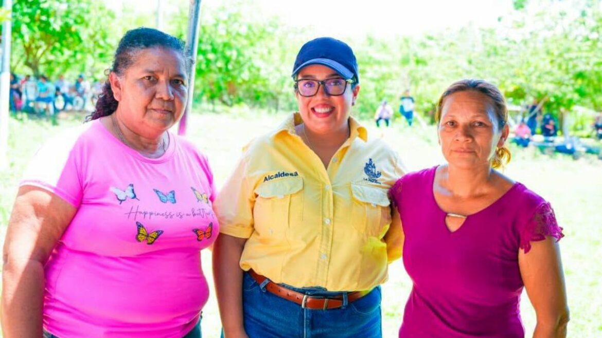 Alcaldesa Marcela Pineda coordina entrega de canastas básicas a más de 400 familias vulnerables