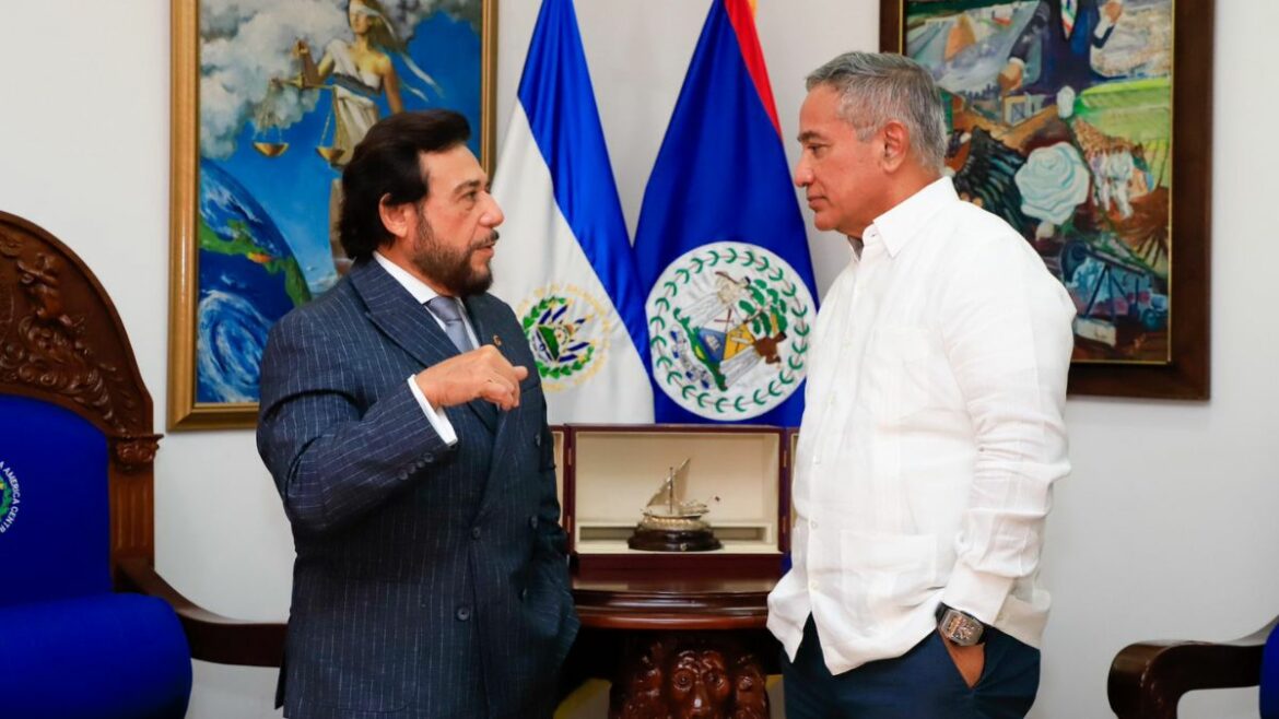 Vicepresidente Félix Ulloa Destaca Avances de Seguridad y Turismo Ante Líder de Belice