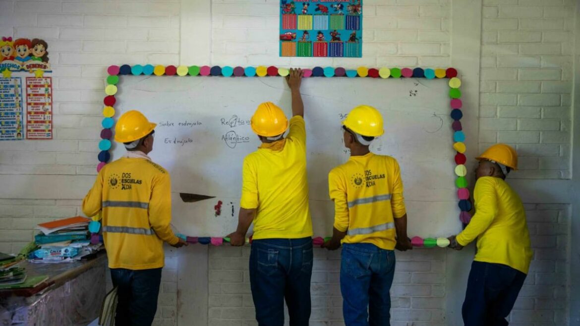 Inicia Millonaria Reconstrucción de Dos Centros Escolares Rurales en Santa Elena