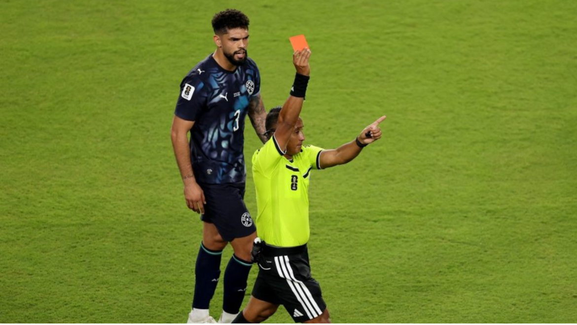 Iván Barton marca un hecho histórico con la primera tarjeta roja bajo la nueva regla FIFA