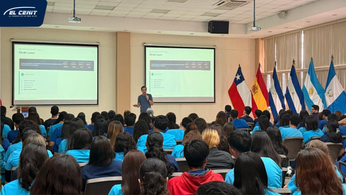 Especialistas de Estados Unidos comparten nuevas tendencias odontológicas con estudiantes de UNASA