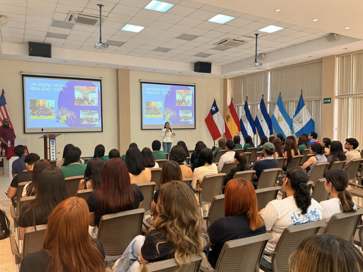 Experiencias profesionales motivan a estudiantes de Nutrición en charla de exalumna UNASA