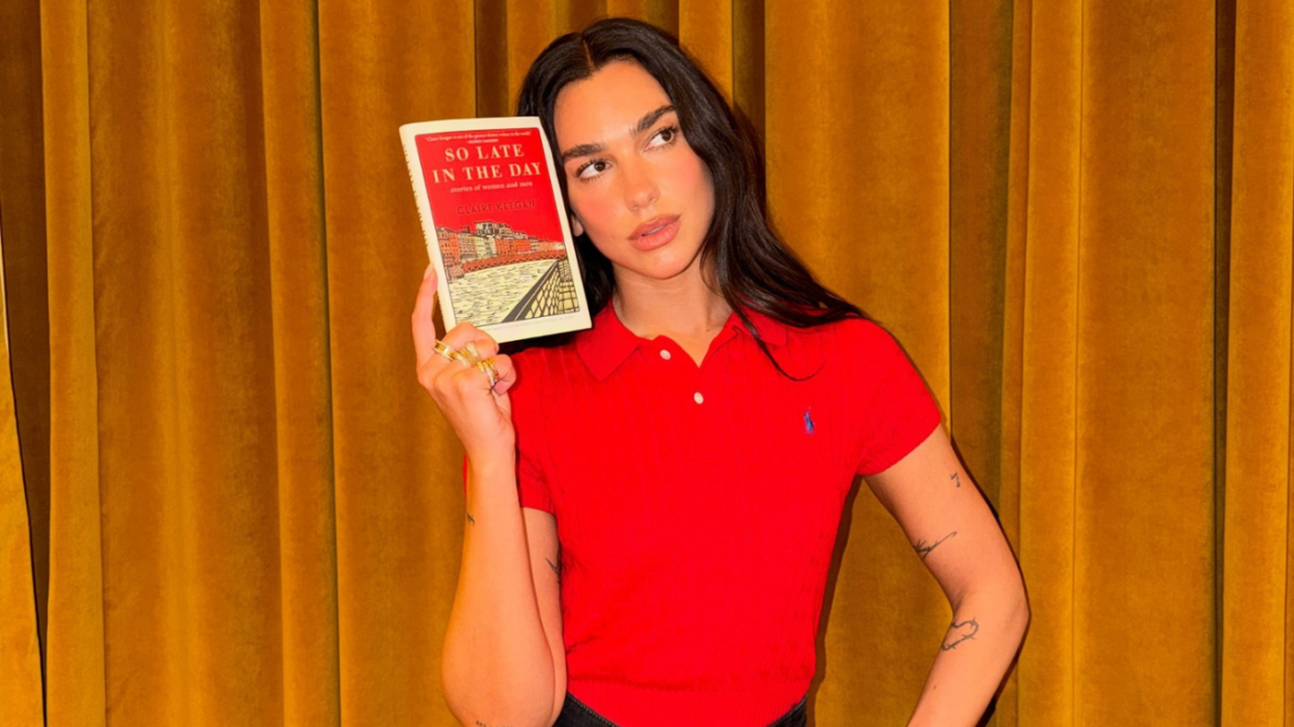 Dua Lipa lleva su amor por la lectura a otro nivel: inaugura una biblioteca dedicada a libros censurados