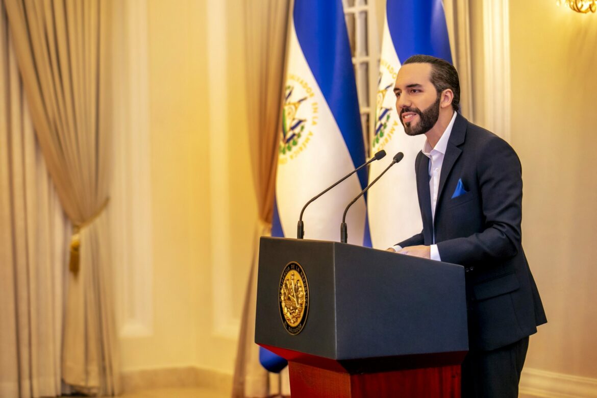 Presidente Bukele obtiene 87.8% de aprobación en su séptimo año de gobierno, según UCA