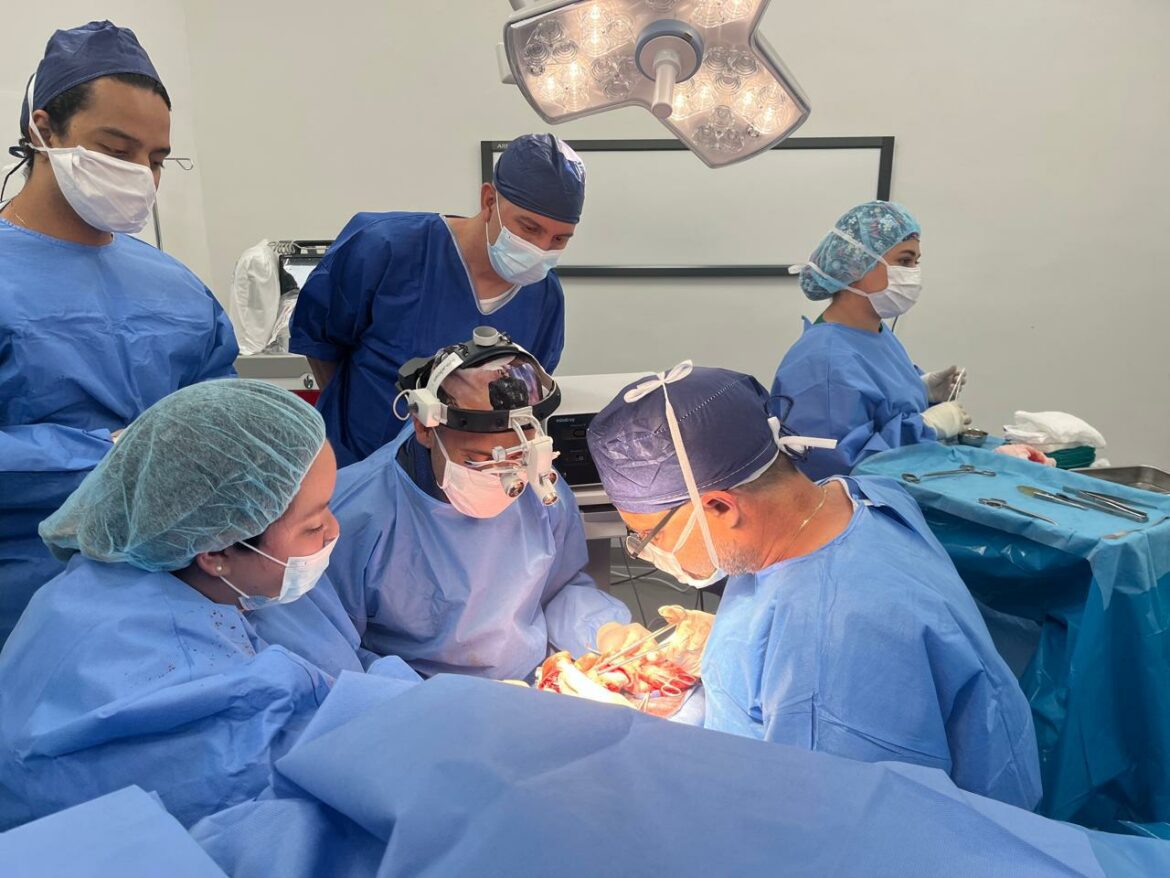 Médicos del Nuevo Hospital Rosales salvan la vida a paciente que sufrió lesión con pulidora