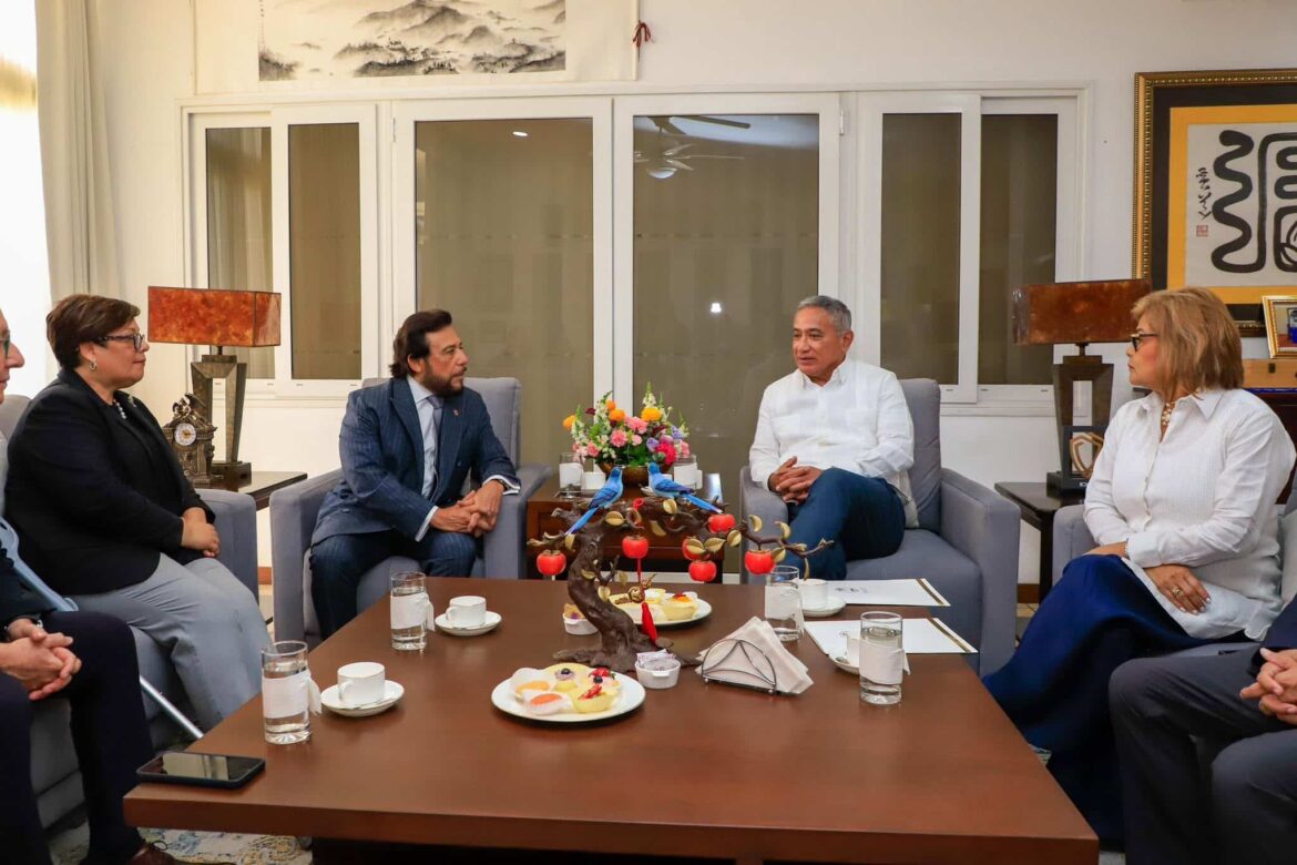 Vicepresidente Ulloa se reúne con el primer ministro de Belice