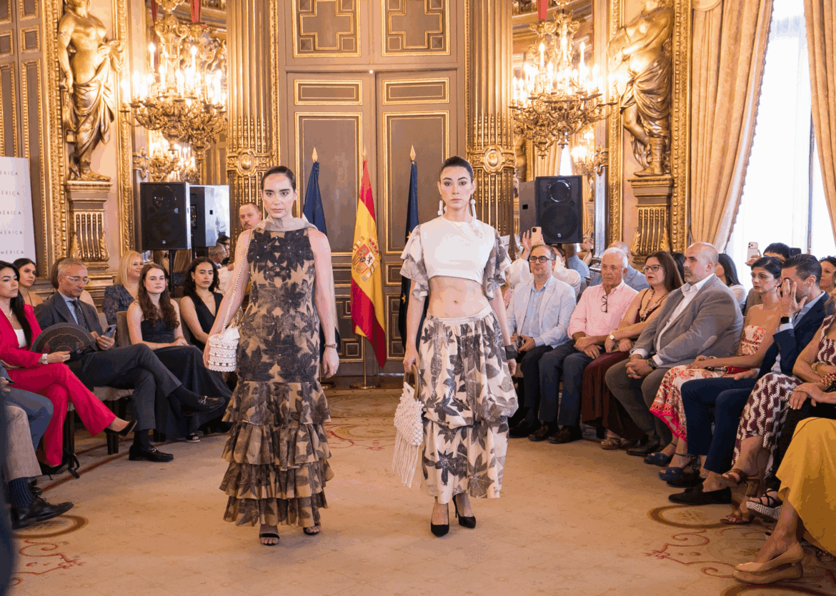 El Salvador impulsa la moda artesanal en España con una colección de diseñadores nacionales