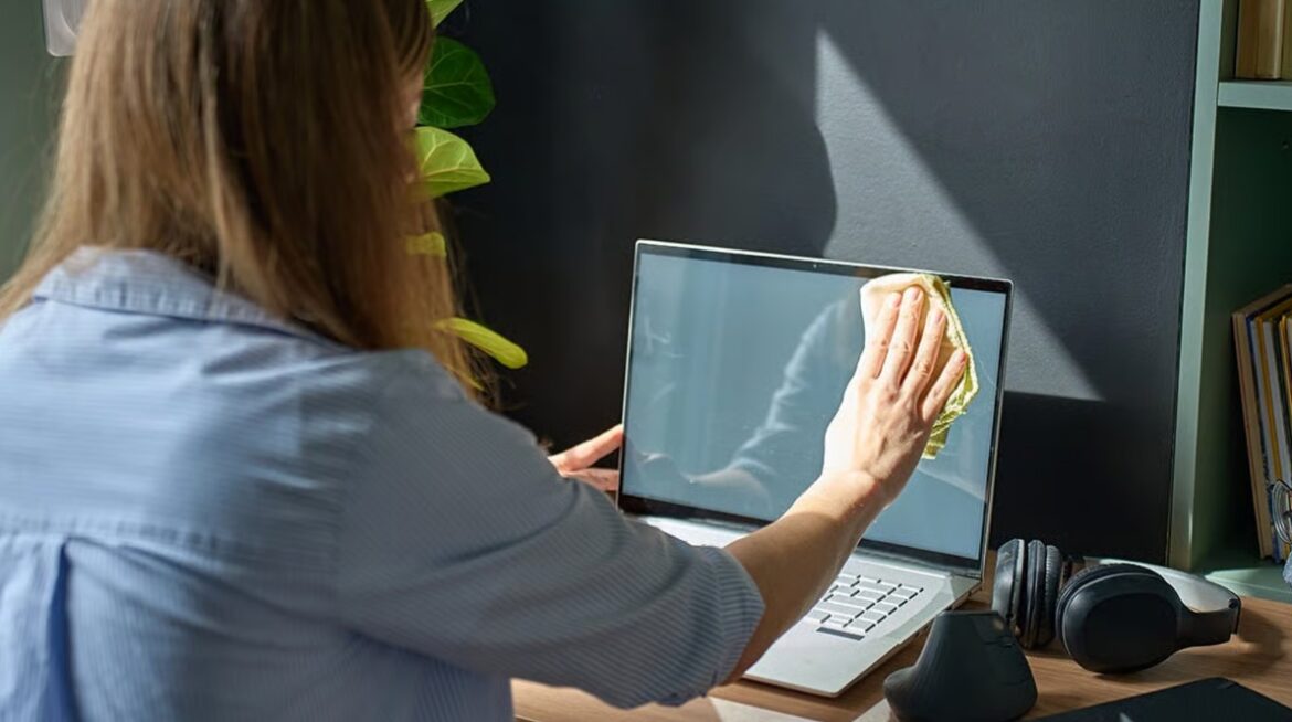 Acer recomienda cómo limpiar correctamente la pantalla de una computadora para evitar daños