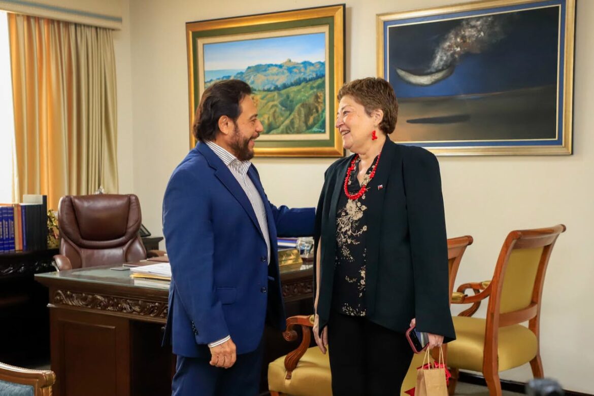 Vicepresidente Ulloa se reúne con embajadora de Chile en El Salvador por finalización de misión diplomática