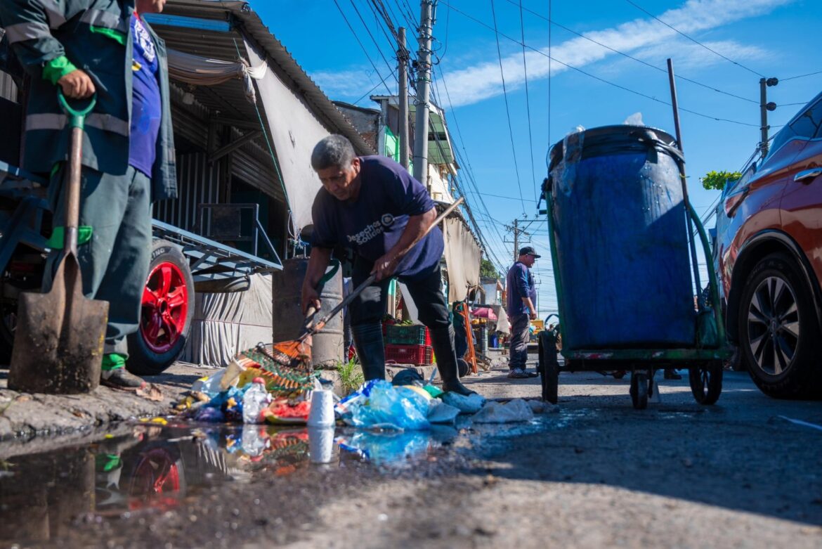 Alcaldía de San Salvador Centro retira 30 toneladas de basura en La Tiendona y Ciudad Futura