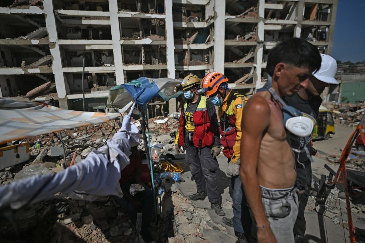 Asciende a 2,295 la cifra de muertos una semana después de los terremotos en Venezuela