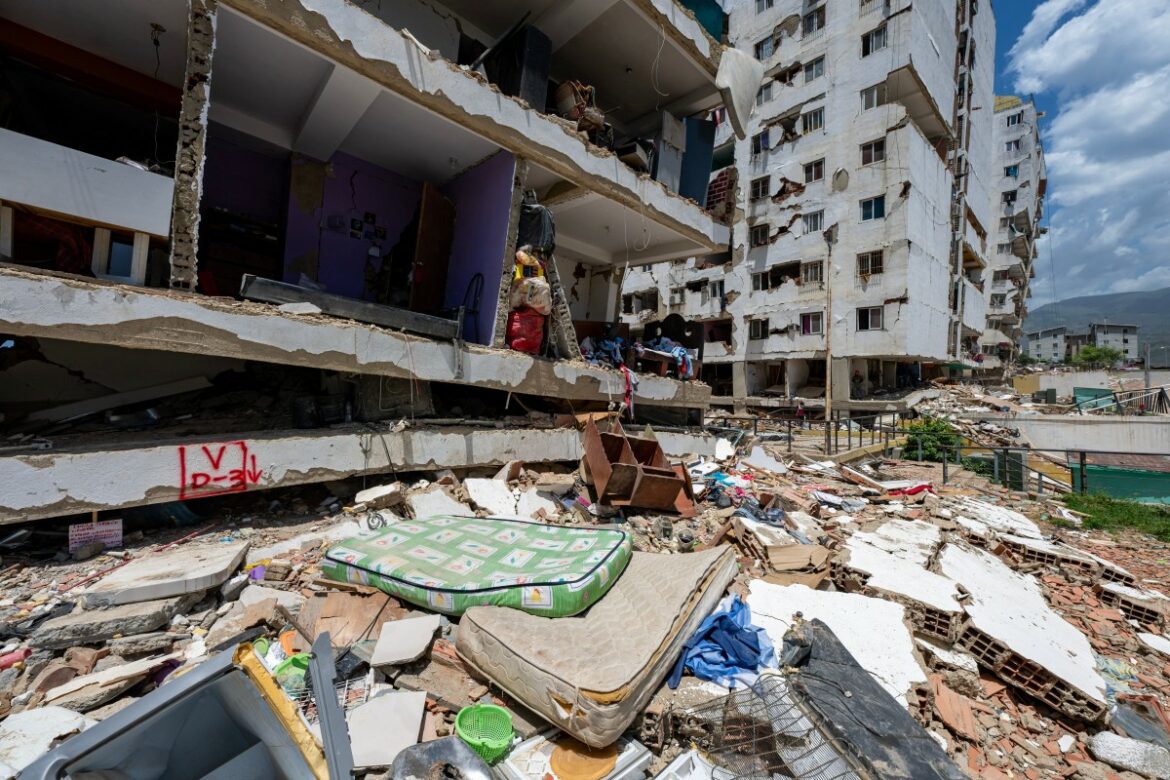 Venezolana confirma la muerte de su madre tras cuatro días de búsqueda entre los escombros en Caracas