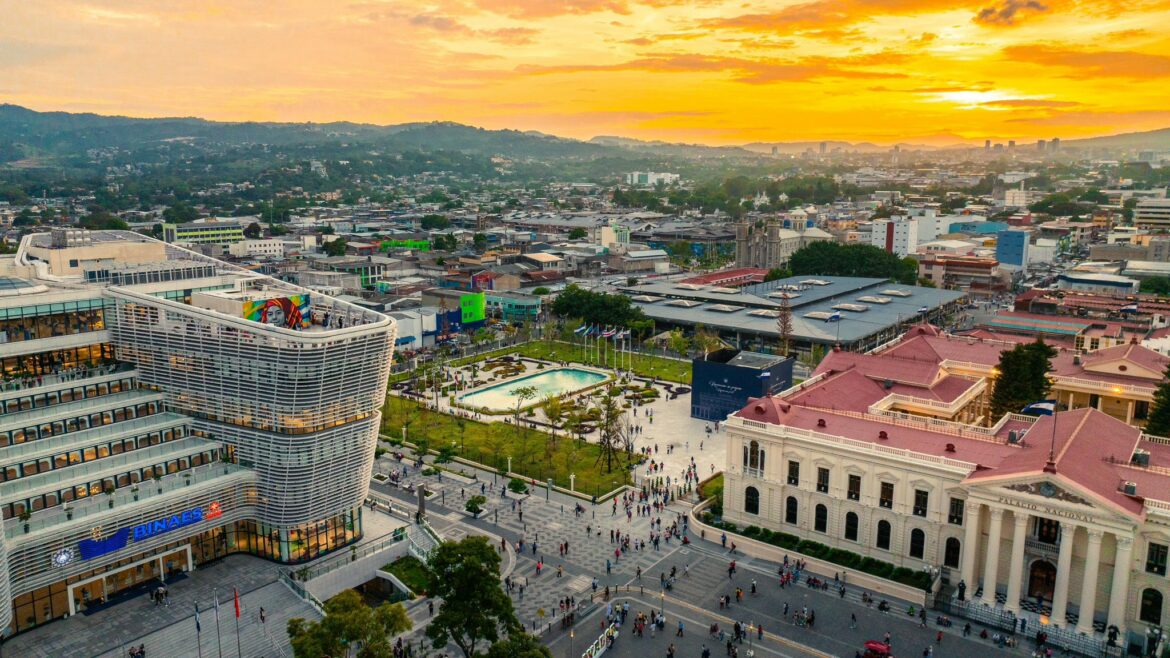El Salvador recibió 2.5 millones de visitantes internacionales en el primer semestre de 2026