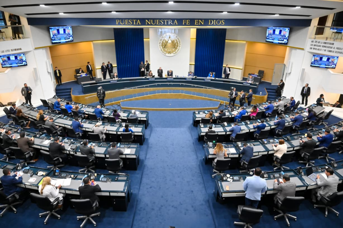 Asamblea Legislativa reconocerá a rescatistas salvadoreños por misión humanitaria en Venezuela