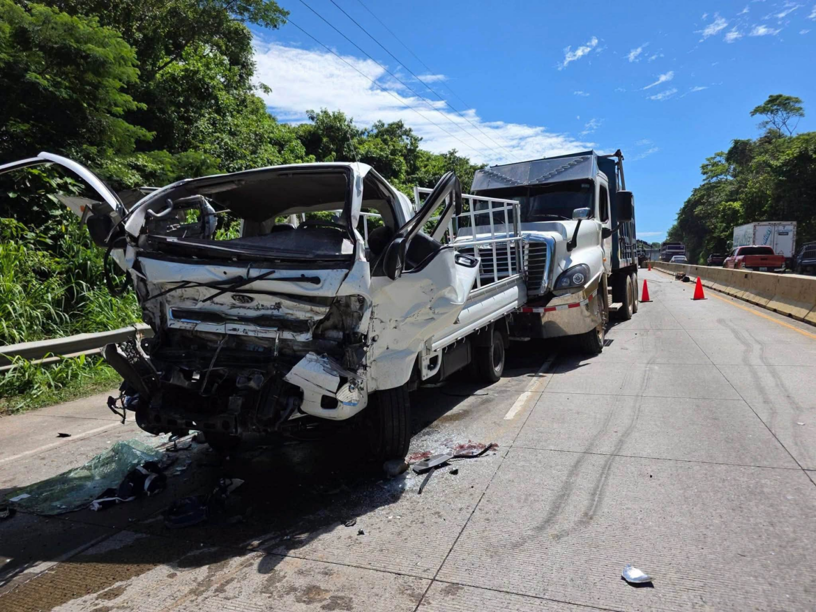 Varios lesionados y un detenido tras accidente entre pick up y volqueta en el bypass de Sonsonate