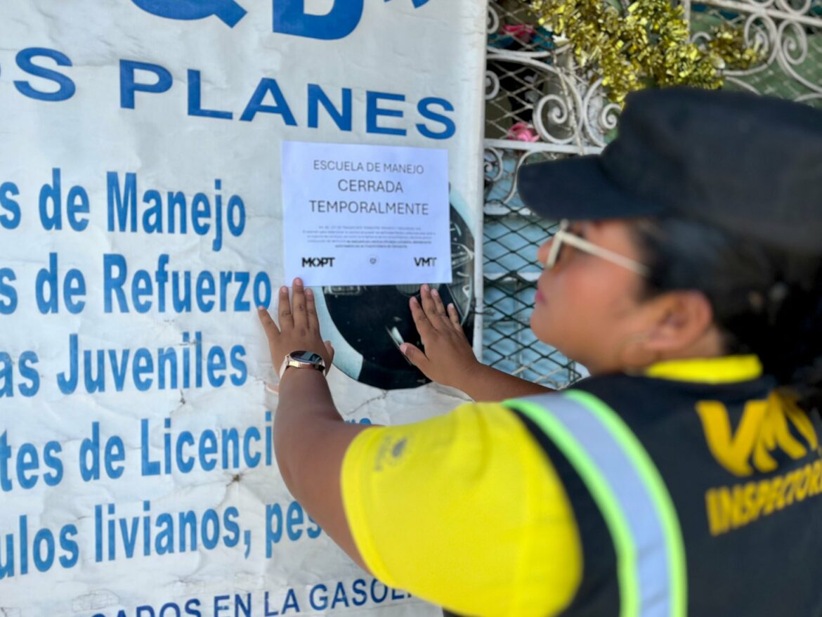 Autoridades clausuran escuela de manejo que no contaba con permisos