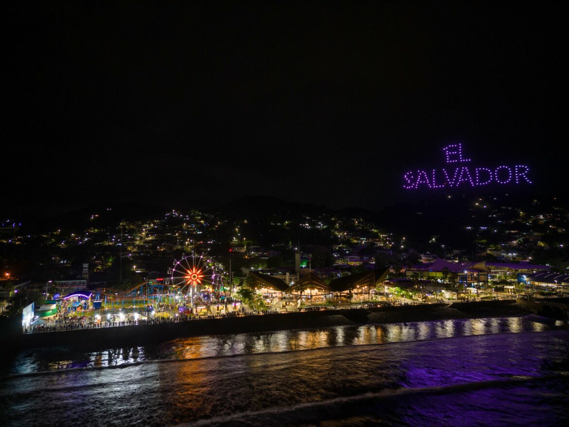 Surf City recibe reconocimiento por impulsar el turismo y las exportaciones de servicios de El Salvador
