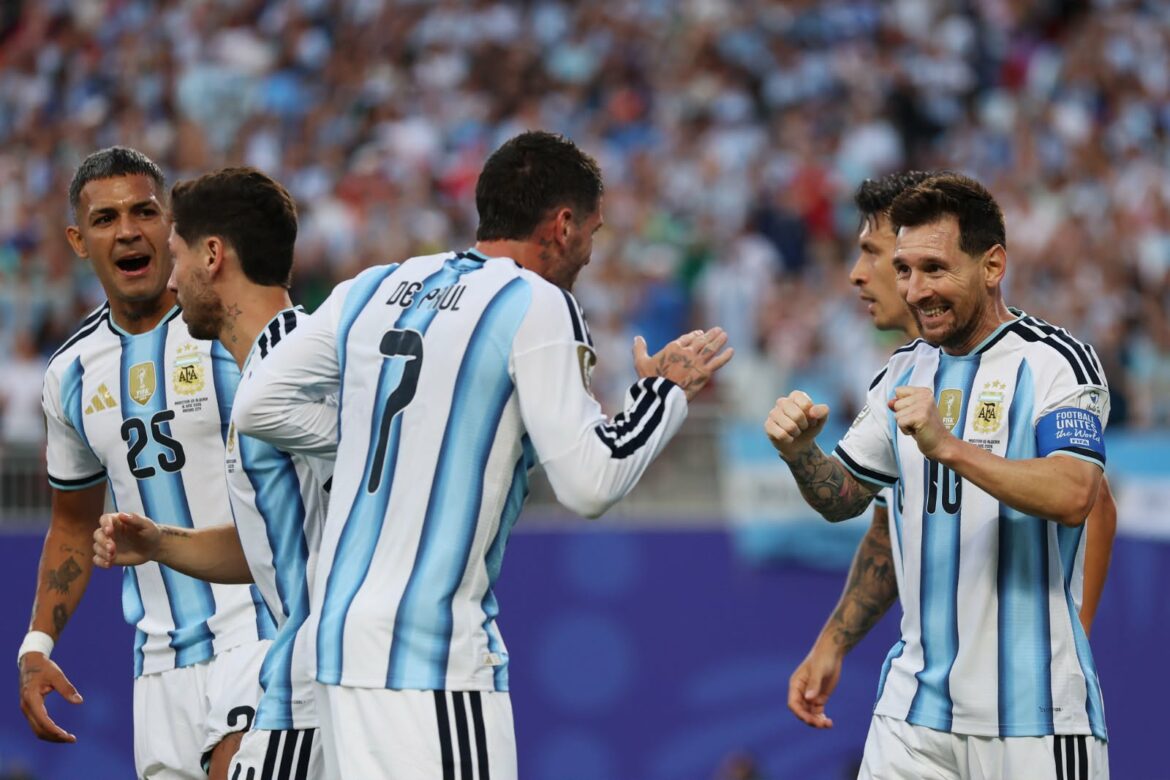 Argentina arranca con fuerza el Mundial tras vencer 3-0 a Argelia